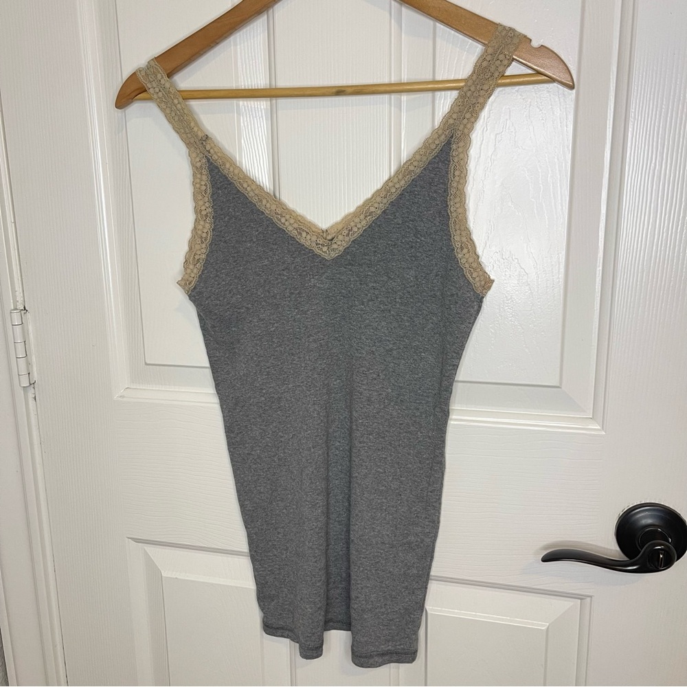 Y2K Hollister Grey Tan Lace V-Neck Fitted Cami Top Sz M Mcbling Coquette Dainty - Picture 4 of 7